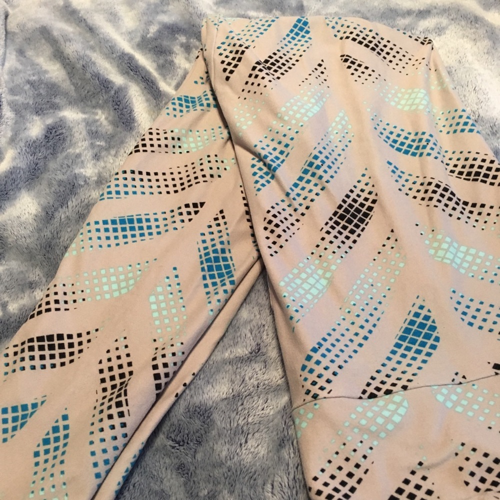 Tall and curvy LuLaRoe leggings